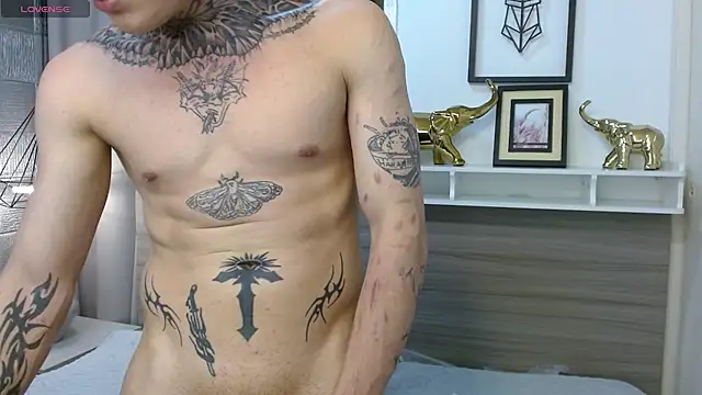 Iantwink18 live sex cam