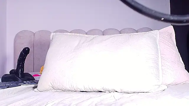 sofi_decker's cam snapshot