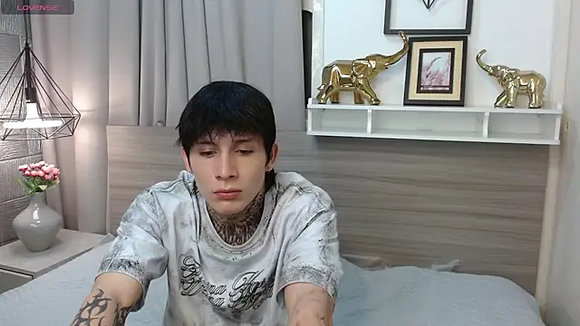 Iantwink18 live sex cam