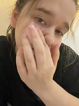 HornyGirlH live sex cam