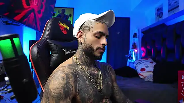 logan_hugh8 live sex cam