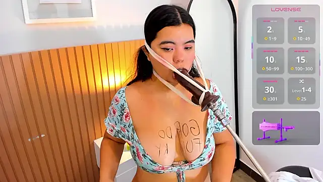 klhoe_boobs's cam snapshot