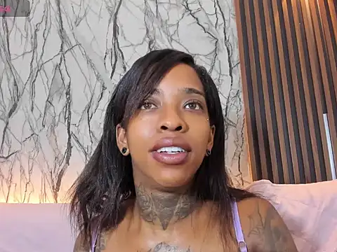 Pauline_Fox's cam snapshot