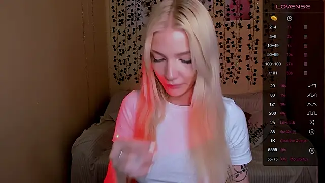 AnyaTaylor_'s cam snapshot