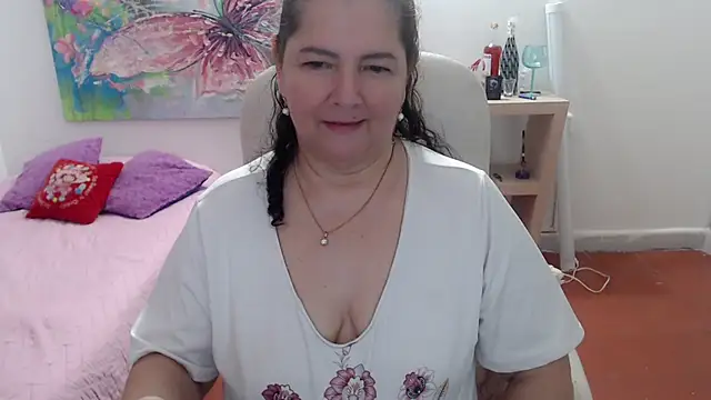 leonela_69's cam snapshot