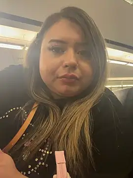 sexyymamilove's cam snapshot