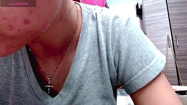 holy_juli's cam snapshot