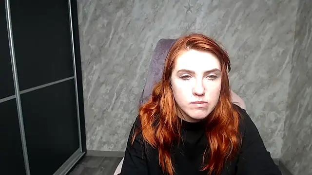 Reginasmilee live sex cam