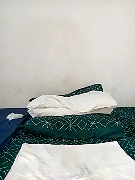 Missvixen81 live sex cam