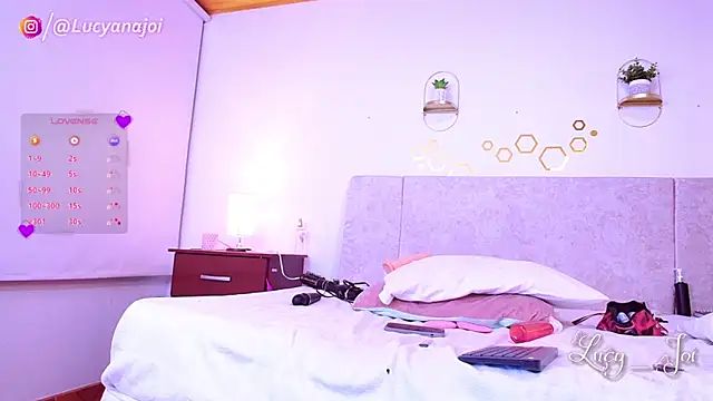 Lucyanajoi live sex cam