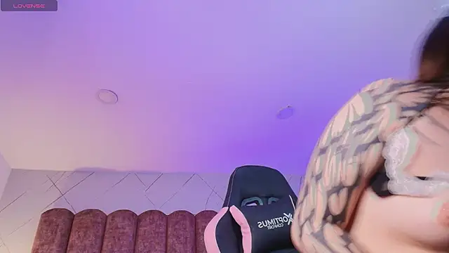 Fluffy_Bubble21's cam snapshot