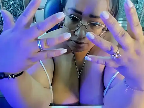 Shara_Oz's cam snapshot