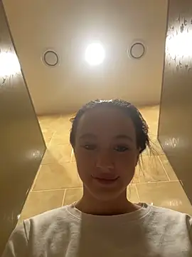 MiaTee's cam snapshot