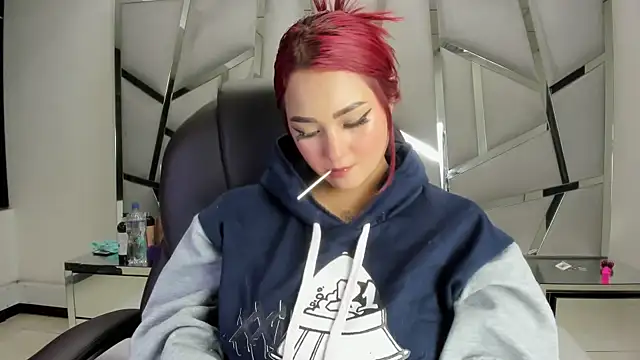 Catherinee69_x's cam snapshot