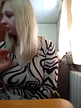 BustyBlond live sex cam