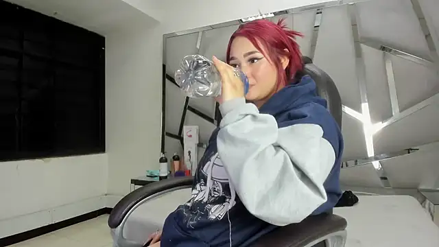 Catherinee69_x's cam snapshot