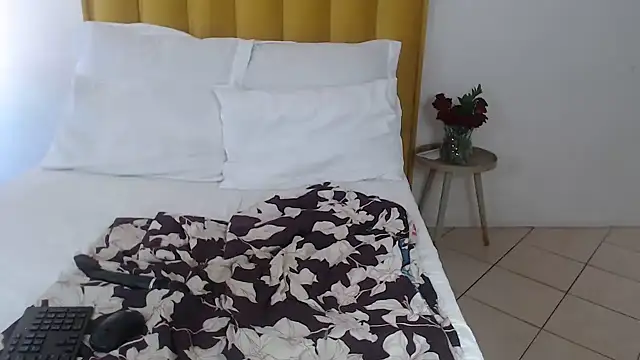 Bella_2025's cam snapshot