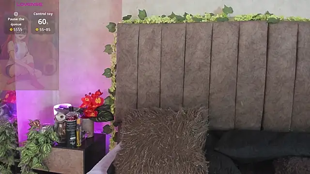 LanaMills_'s cam snapshot