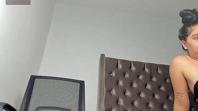 NikkiBotero live sex cam