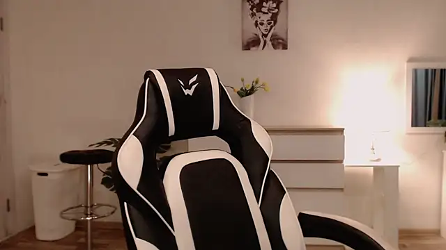 Lola_Richie's cam snapshot