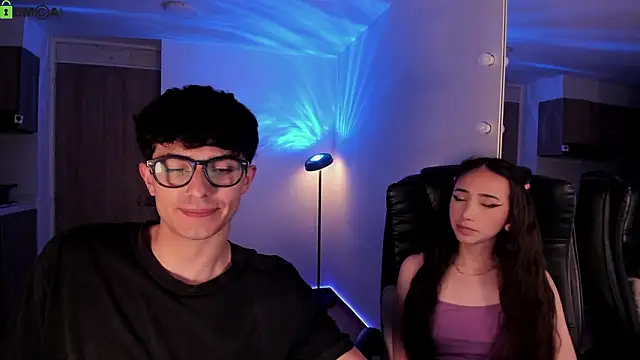 Mikeyvioleta_'s cam snapshot