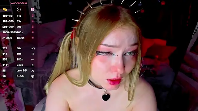 ElswythCovil live sex cam