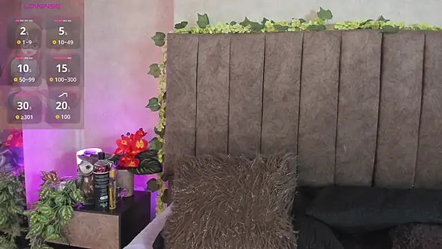 LanaMills_'s cam snapshot