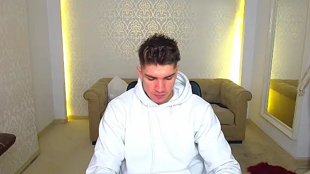 MaxKaiden live sex cam