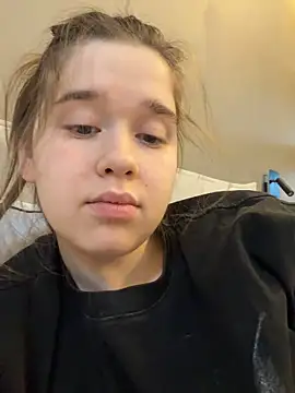 HornyGirlH live sex cam