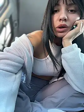 JulliaVegas live sex cam