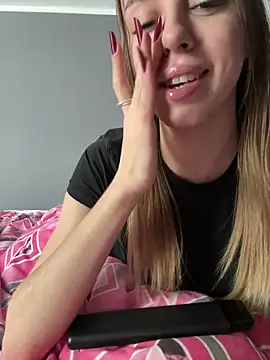 alexa-white's cam snapshot