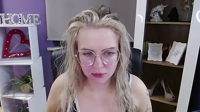 Zoey_Erotic's cam snapshot