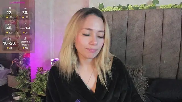 LanaMills_'s cam snapshot