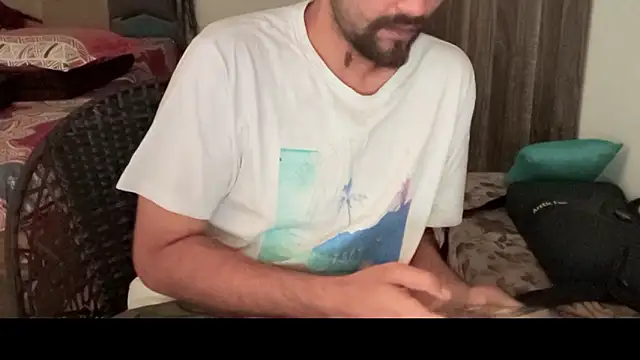 MakeMeAwareAah's cam snapshot