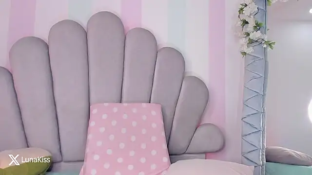 Luna_kiss_18's cam snapshot