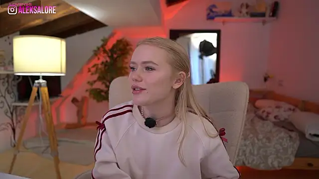 LexieLoree live sex cam