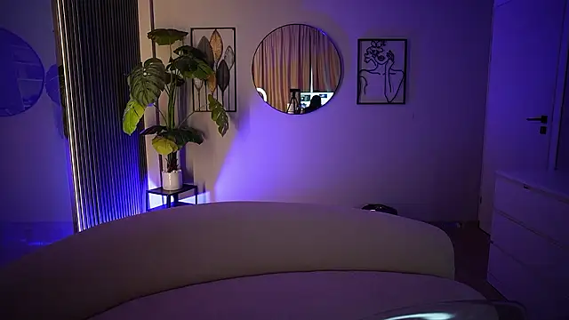 KaylaLuxx_'s cam snapshot