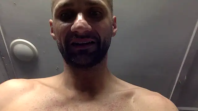 sexyhotstud12 live sex cam