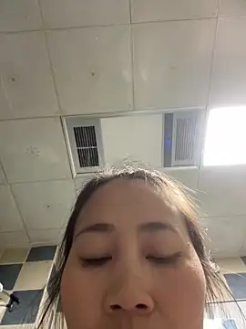 mia-y's cam snapshot