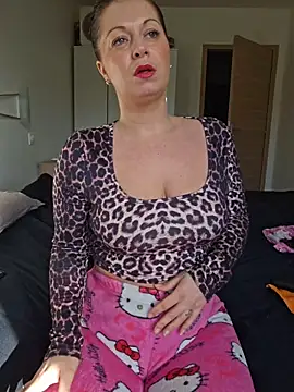 Chaudesquirt live sex cam