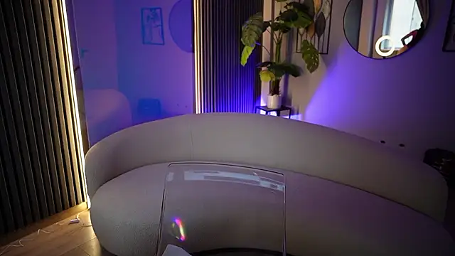 KaylaLuxx_'s cam snapshot