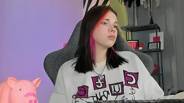 AliceSunday's cam snapshot