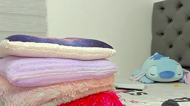 Elizabeth_18_'s cam snapshot