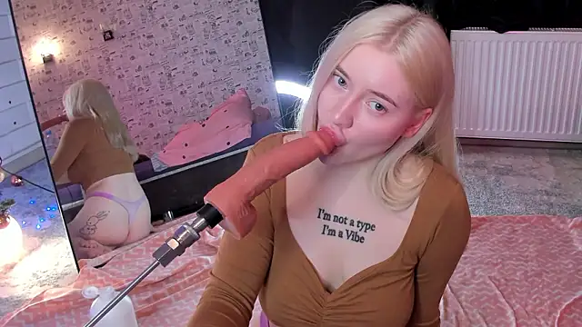 Lillie_Berry's cam snapshot