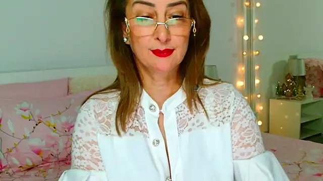 Tyana40 live sex cam