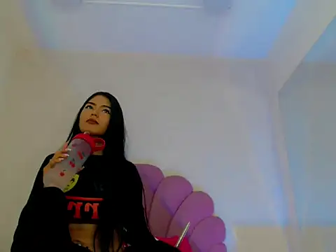 estefany_squirt1's cam snapshot