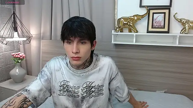 Iantwink18 live sex cam