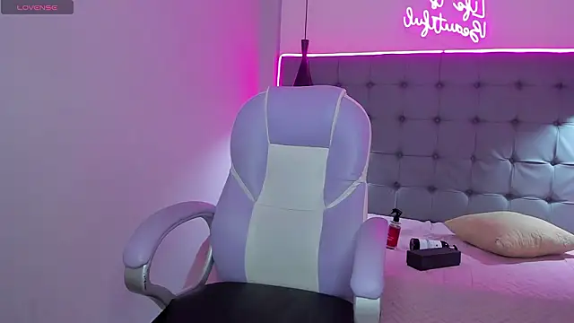 scarletcherry18 live sex cam