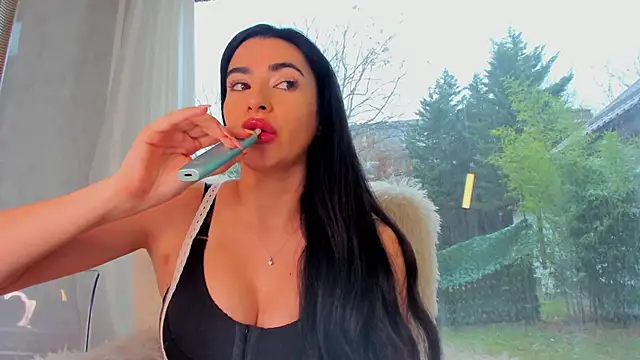 Naila18 live sex cam