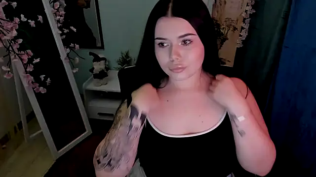 Mona_Esty's cam snapshot